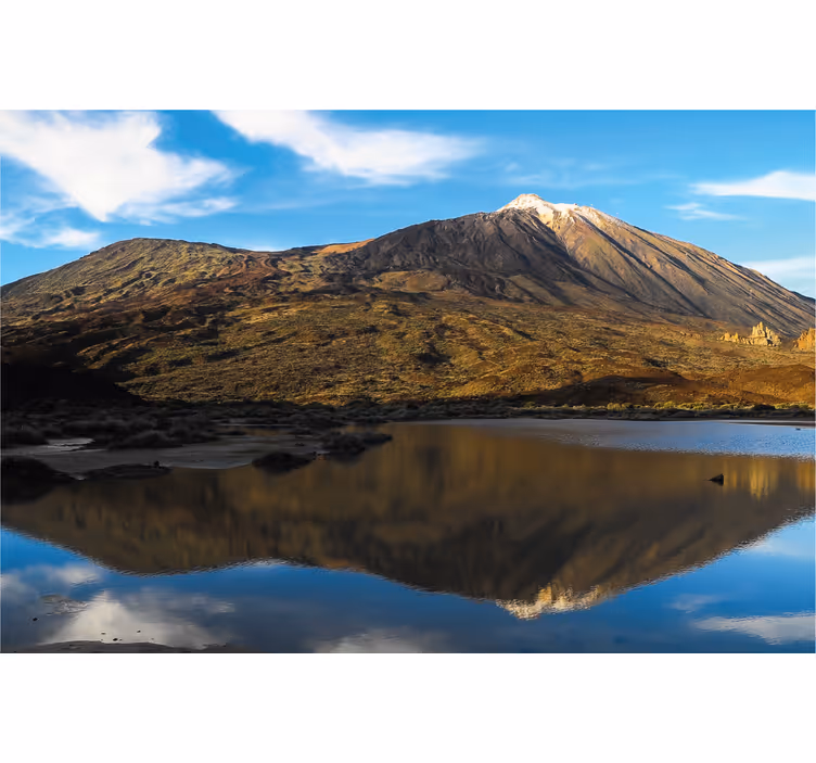 Rullegardin stue teide speilet i vann - Tenstickers