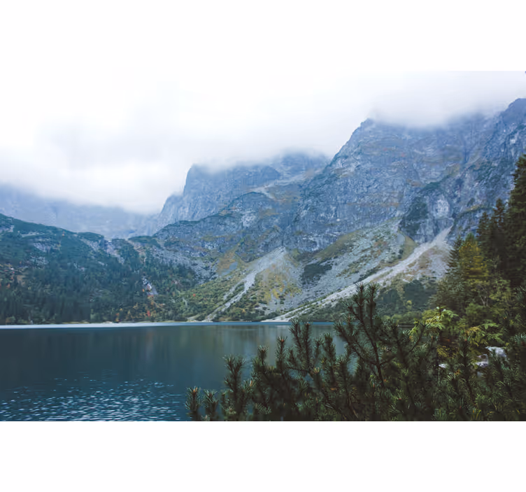 Fototapet grønn morskie oko i tatra-fjellene - Tenstickers