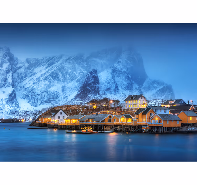Fototapet landskap snødekt kystlandsby - Tenstickers