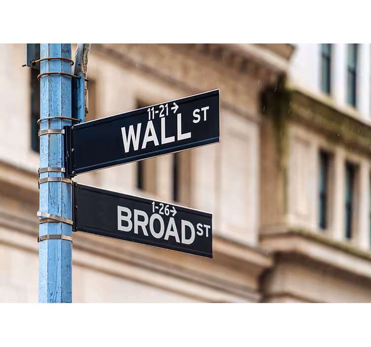 Fototapet byer wall street-skylt - Tenstickers