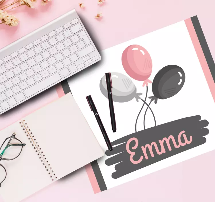 Rosa og grå ballonger med navn musematte med navn - Tenstickers