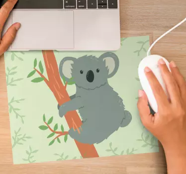 Søt liten klatrende koala tegneserie originale musematte - Tenstickers