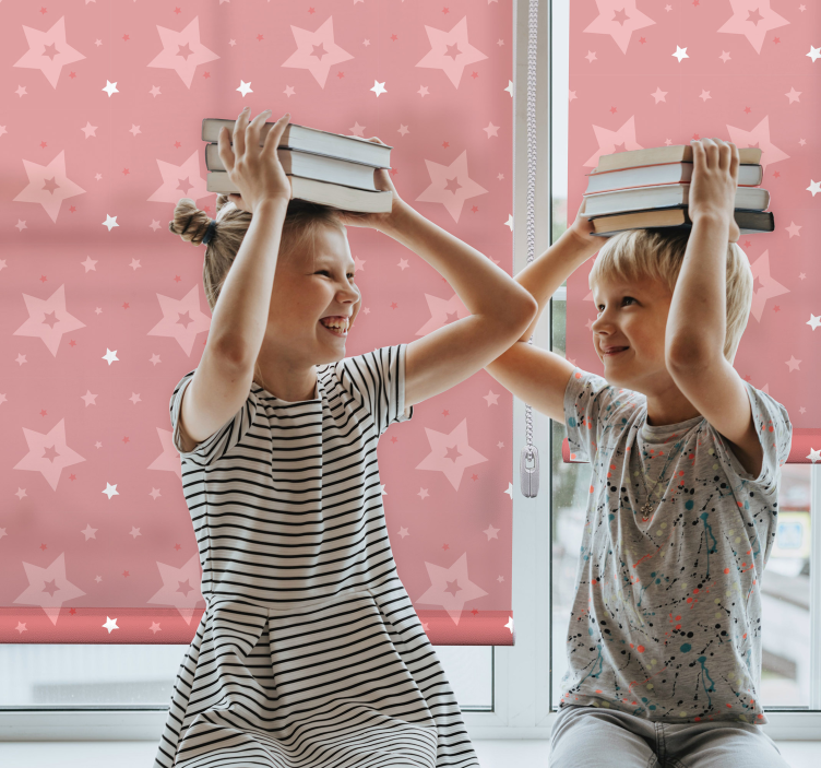 Hvite og rosa stjerner nordisk rullegardin - Tenstickers