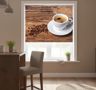 Rullegardin kjøkken kaffe på et trebord - Tenstickers