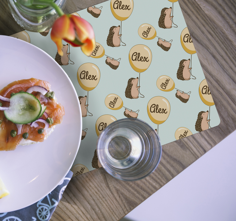 Pinnsvin med ballonger med navn spisebrikke spedbarn - Tenstickers