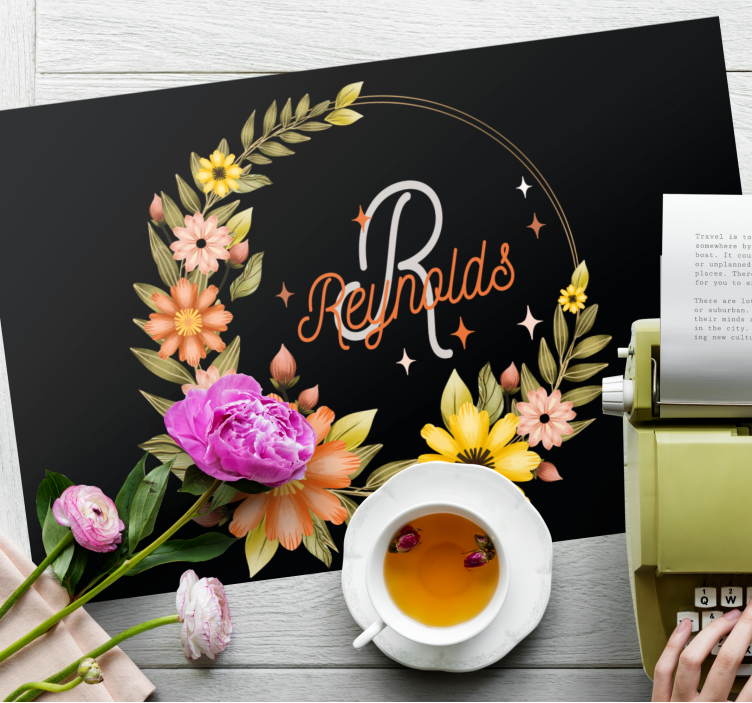 Svart velkomstmatte med etternavn spisebrikke med navn - Tenstickers