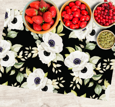 Søte hvite blomster på svart bakgrunn originale spisebrikke - Tenstickers