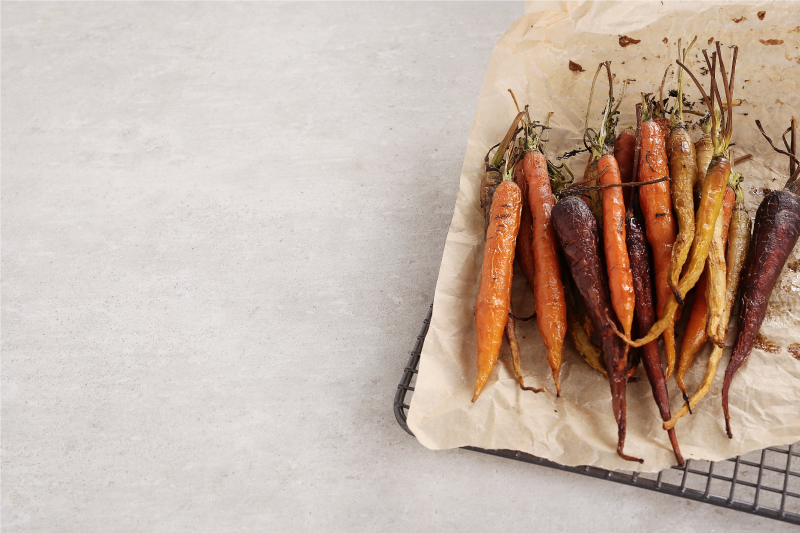 Spisebrikke restaurant ovnsbakte fargerike gulrøtter - Tenstickers