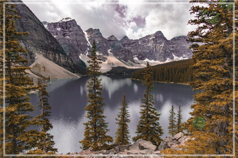 Spisebrikke moderne med naturskjønn fjellutsikt - Tenstickers