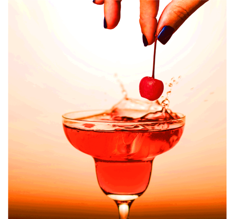 Hånd å sette kirsebær i en drink flere glassbrikke - Tenstickers