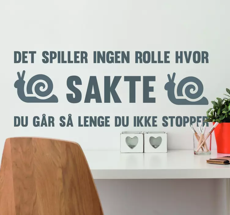 Det spiller ingen rolle hvor treg du går tekst klistremerke - Tenstickers