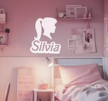 Silhuett klistremerke med navn til pige - Tenstickers