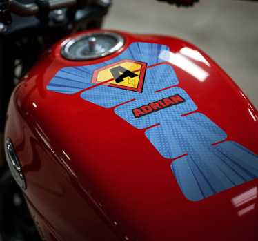 Personlig superhelt-initial motorsykkel klistremerke - Tenstickers