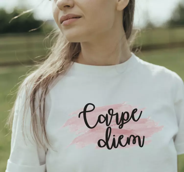 Carme diem med rosa aquarella t-skjorte - Tenstickers
