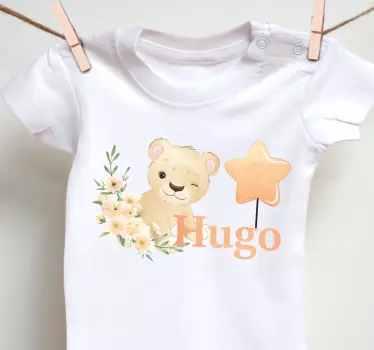Søt løve for gutt med navn baby t-skjorte - Tenstickers